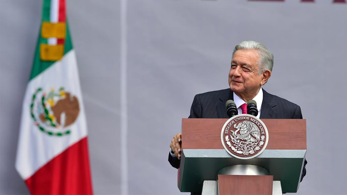 Miles de personas se congregaron para discurso de AMLO por aniversario de la Expropiación Petrolera.