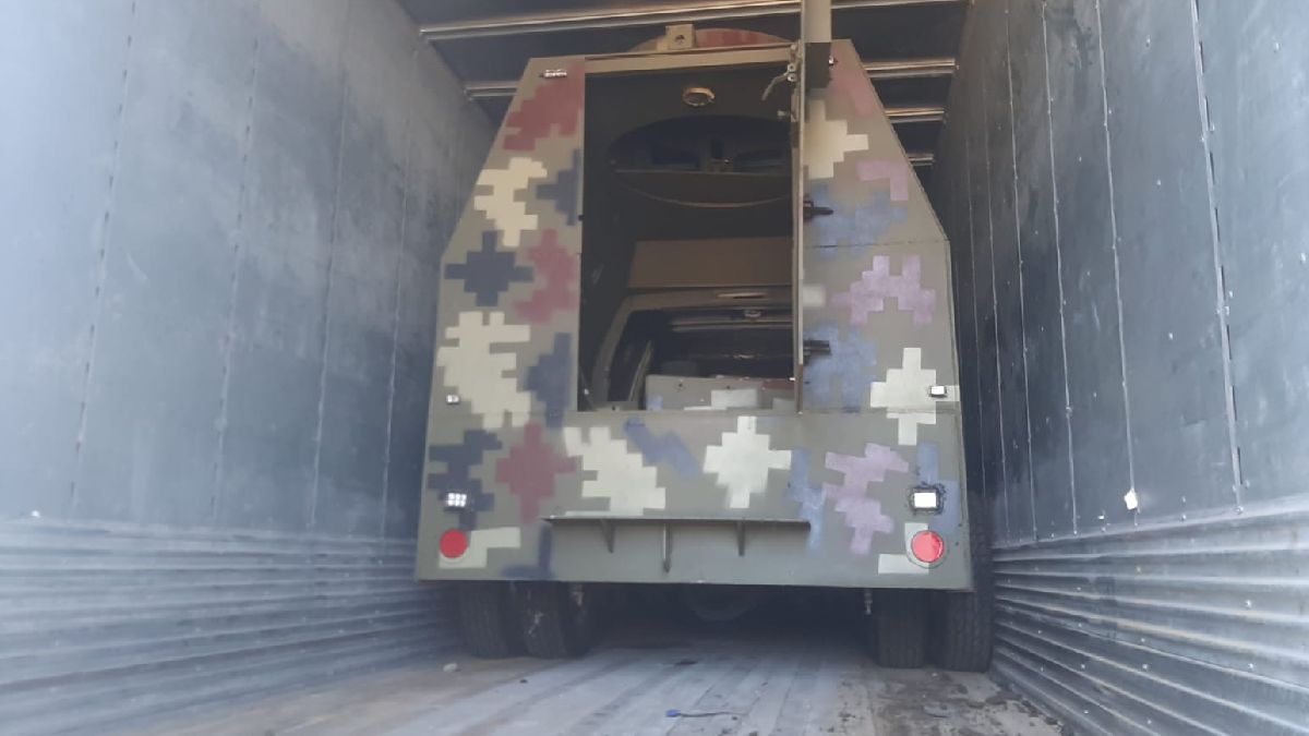 La Secretaría de Marina localizó y aseguró dos vehículos de blindaje artesanal que pudieran ser de algún cartel de la droga en Jalisco