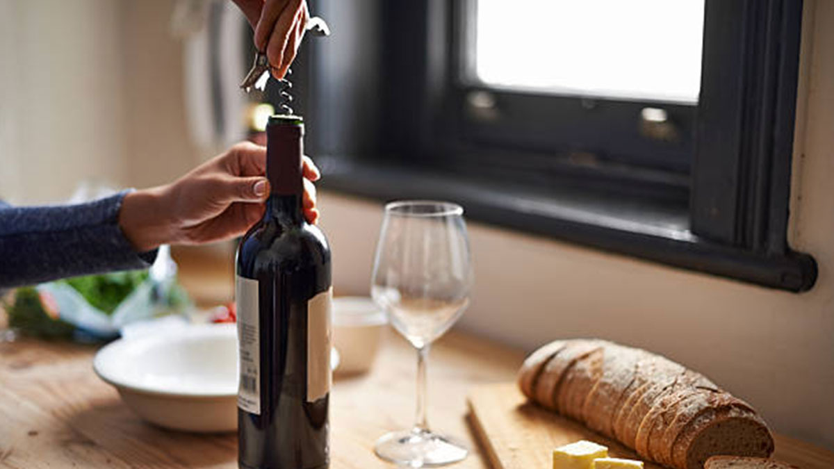 ¿Cómo se abre una botella de vino correctamente? Paso a paso