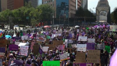 Marchas CDMX mitin del 8M por el Día de la Mujer en el Monumento a la Revolución