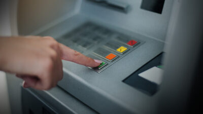 ¿Qué revisar si aceptas préstamos en cajeros automáticos?