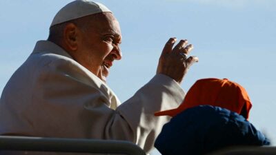 Papa Francisco hospitalizado informa vaticano
