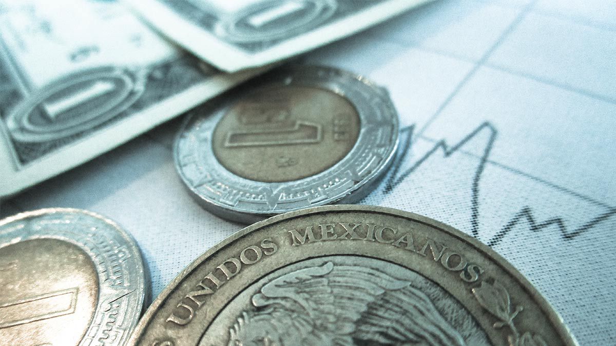 Peso mexicano rompe barrera de 18 unidades por dólar. Foto: Shutterstock