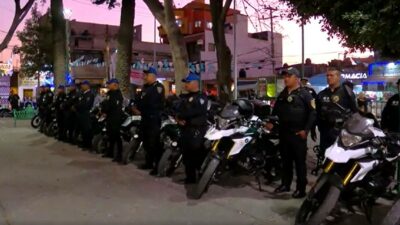 policías realizan operativos en Iztapalapa para evitar el uso de armas y venta de alcohol