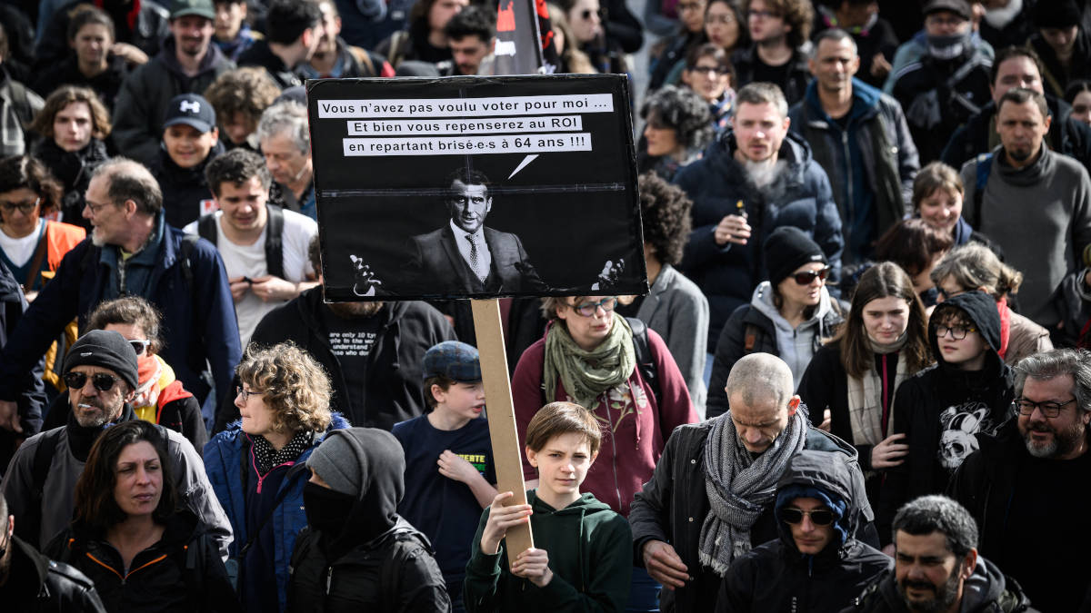 Protestan en Francia contra reforma de pensiones, a un día de crucial votación en el parlamento