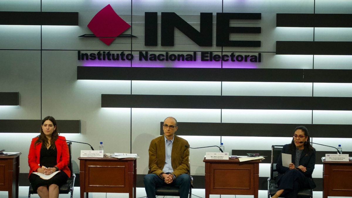 Sesiona por primera vez comité del INE para la implementación del “Plan B”