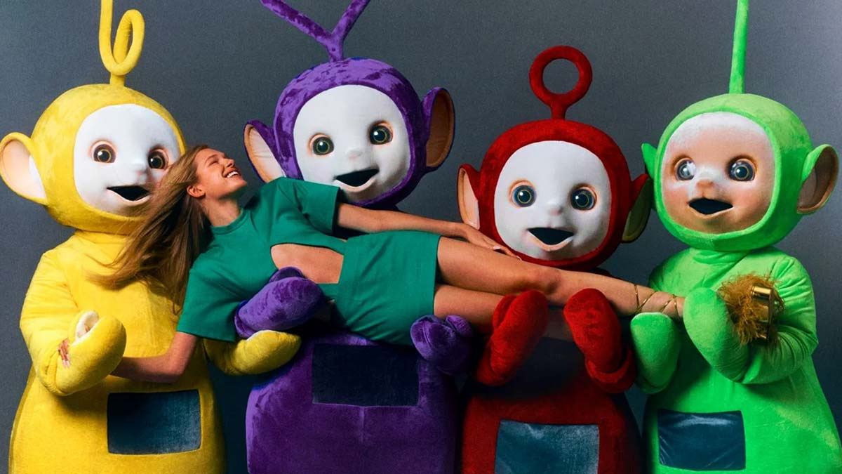 Teletubbies colaboran en campaña de moda de Christian Cowan; lanzan botas verdes