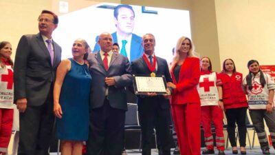 Cruz Roja Mexicana otorga a Carlos Slim Domit "Medalla de la Gran Cruz"
