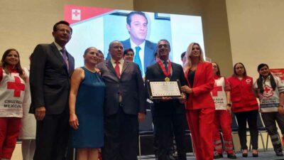 Cruz Roja Mexicana otorga a Carlos Slim Domit "Medalla de la Gran Cruz"