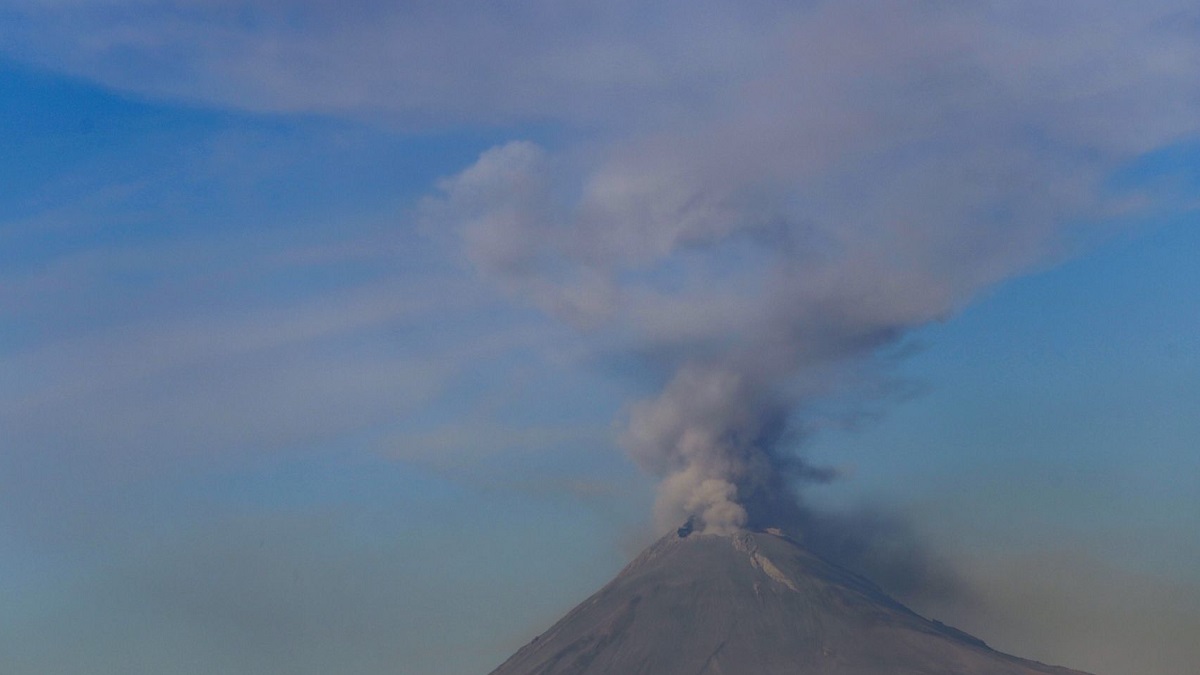 volcan-popocatepetl-lanza-fumarolas-video