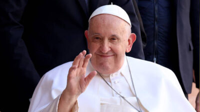 Papa Francisco: lo hacen icono de la moda, tras fotos de Midjourney