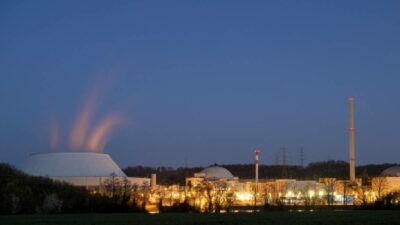 Alemania cierra plantas nucleares, se aleja de la energía atómica