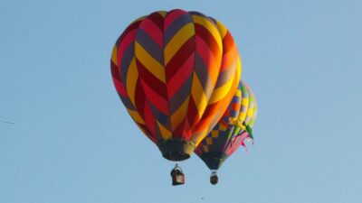 Autoridades realizan revisiones a globos aerostáticos en Teotihuacan