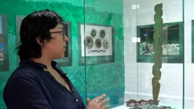 El cetro de Tláloc expuesto en un museo. Fue hallado en el cráter del Nevado de Toluca
