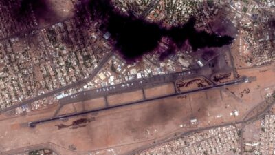 Guerra Sudán, imagen satelital del aeropuerto de Jartum