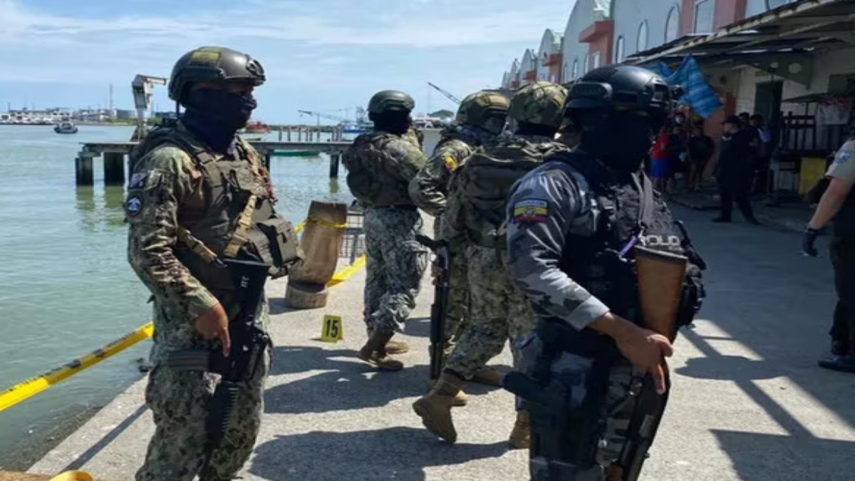 Mueren 9 pescadores tras ataque armado en Ecuador; hay 3 detenidos