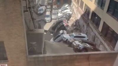 Edificio de estacionamiento en Manhattan, Nueva York, se derrumba