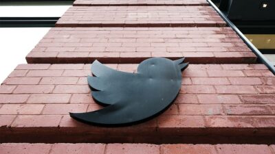 Twitter deja de existir como compañía y se fusiona con X Corp