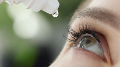Gotas para los ojos de líquido amniótico: qué son y por qué la FDA advierte sobre su uso en EU