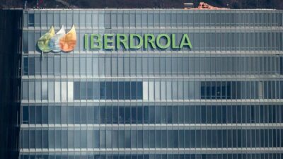 Compra de 13 plantas eléctricas a Iberdrola garantiza que precio de la luz no aumente: López Obrador