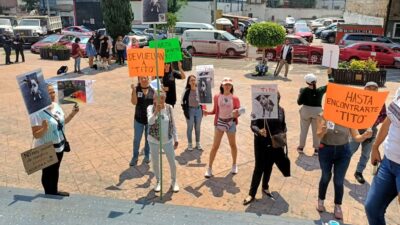Manifestantes piden regresen a Tito