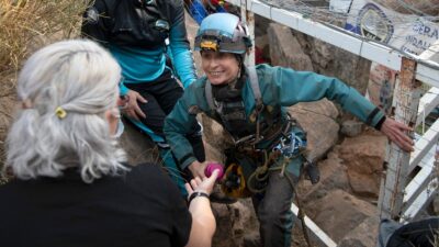 Mujer española pasa 500 días aislada en una cueva en dos tandas