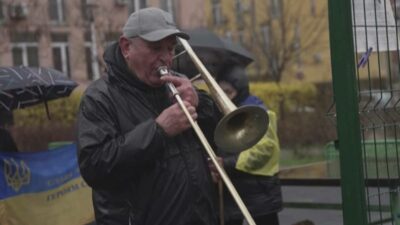 Pensionado Ucrania Conmueve Trombon
