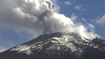 Cuatro explosiones en el Popocatépetl en horas recientes