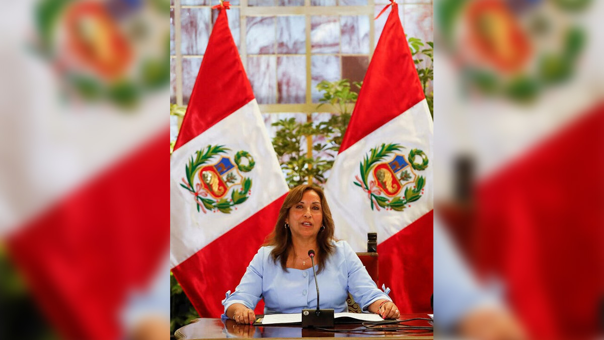 Peruvian President Dina Boloart announces the change of four ministers