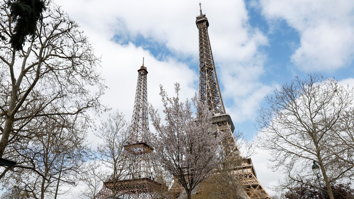 A Torre Eiffel, de Paris: cartão-postal com cópias no mundo todo - Jornal O  Globo