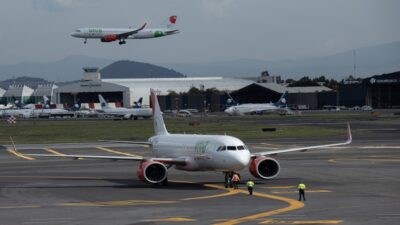 Aeropuerto de Puebla suspende operaciones tras suspensión por caída de ceniza del Popocatépetl