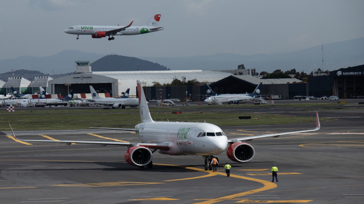 Aeropuerto de CDMX reanuda operaciones tras suspensión por caída de ceniza del Popocatépetl