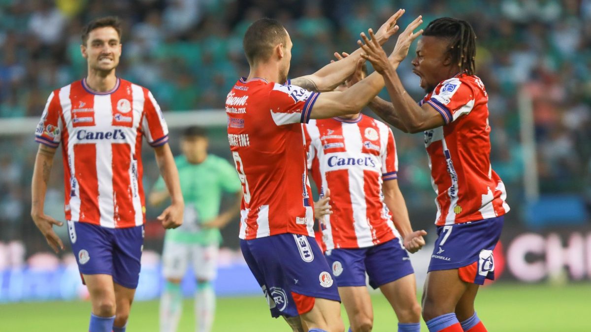 Jugadores del Atlético San Luis celebrando su pase a cuartos de final del Clausura 2023 de la Liga MX