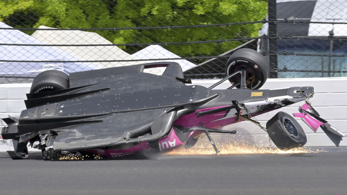 Impactante choque entre Rosenqvist y Kirkwood en la Indy 500; neumático vuela a la tribuna