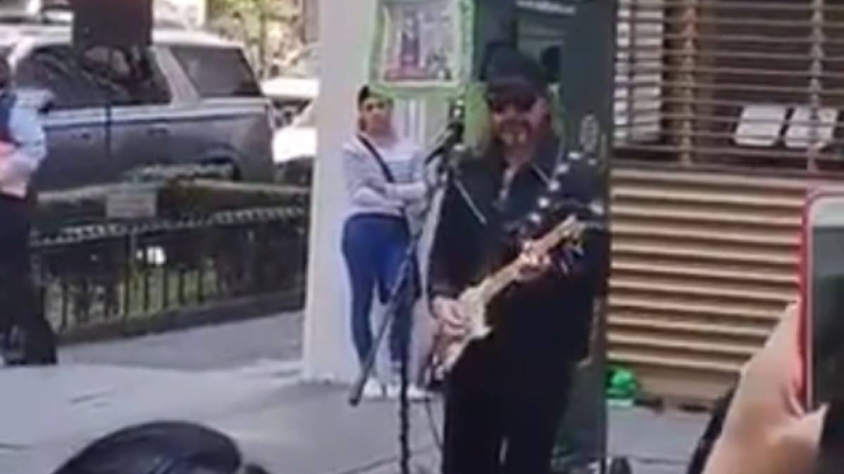 Miniconcierto de Juanes en calles de CDMX