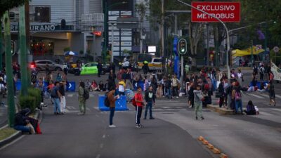 Bloqueo de estudiantes de la UNAM por una marcha en la CDMX