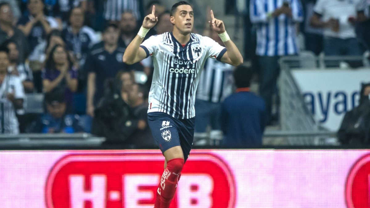 Rogelio Funes Mori, jugador de Monterrey festejando un gol