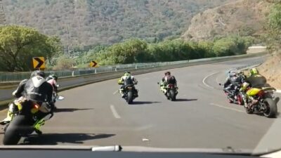 motociclistas-acaparan-carriles-de-la-mexico-cuernavaca-video