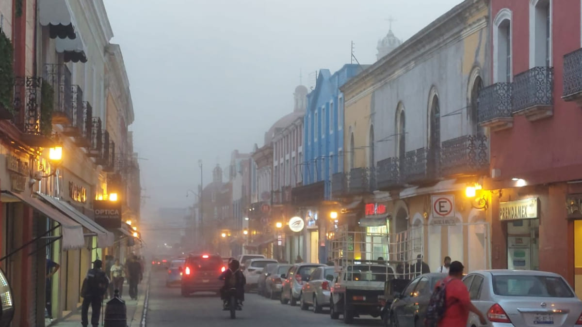 El municipio de Atlixco cuenta con poca visibilidad debido a la ceniza volcánica. Foto: Juan Rivas