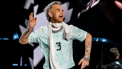Robbie Williams demuestra que no envejece en el Festival Emblema 2023