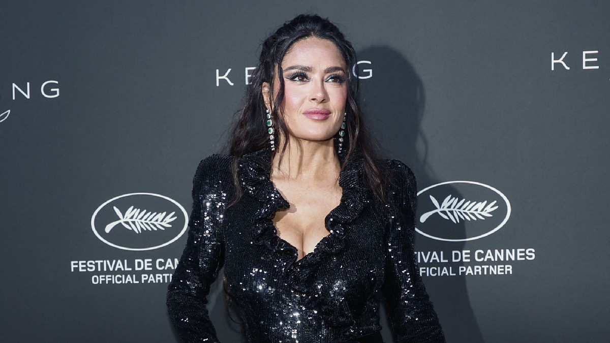 Salma Hayek Deslumbra Otra Vez En Cannes Y Le Rinde Tributo A Michelle Yeoh