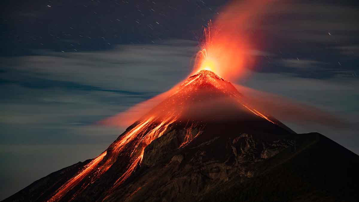 من المكسيك إلى إندونيسيا: البراكين النشطة في العالم من Popocatépetl إلى Merapi