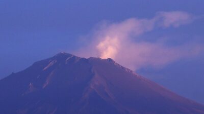 volcan-popocatepetl-sigue-disminuyendo-actividad