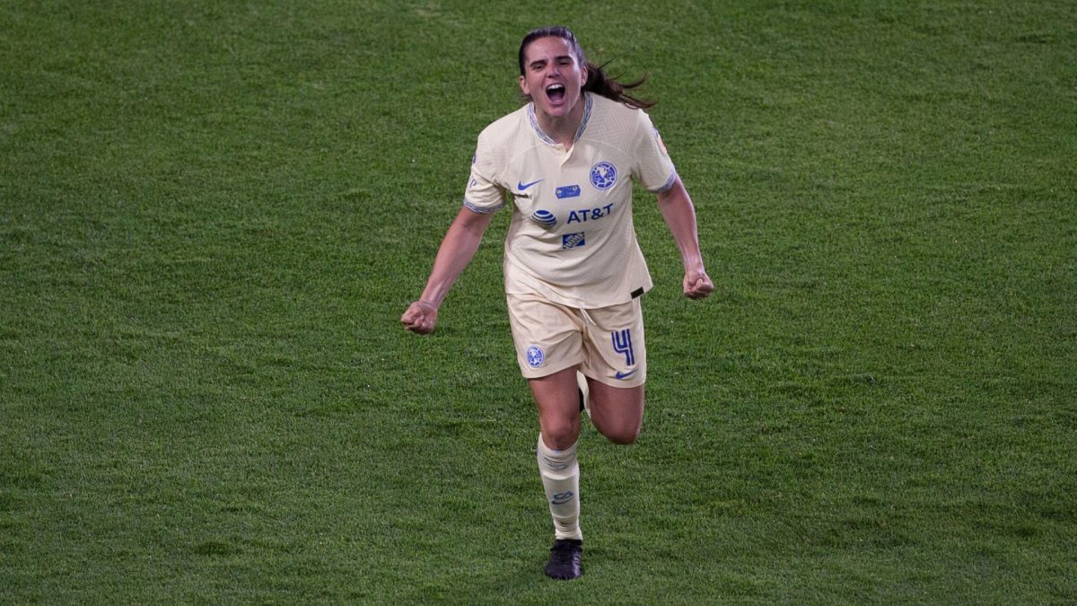 Andrea Pereira del América festeja su gol ante Pachuca