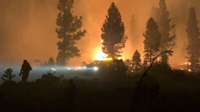 Fotografía del incendio forestal Bootleg de Canadá, cerca de Klamath Falls, Oregon, en EU.