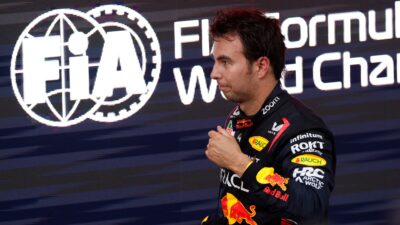 El piloto mexicano Checo Pérez tras el Gran Premio en Barcelona, España
