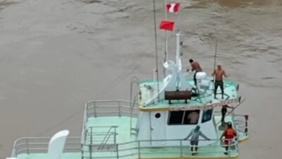 Indígenas retienen barcos con miles de barriles de crudo en Amazonía de Perú