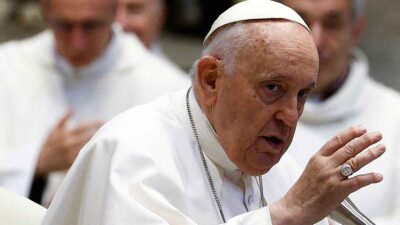 Papa Francisco ingresa nuevamente al hospital roma estudios