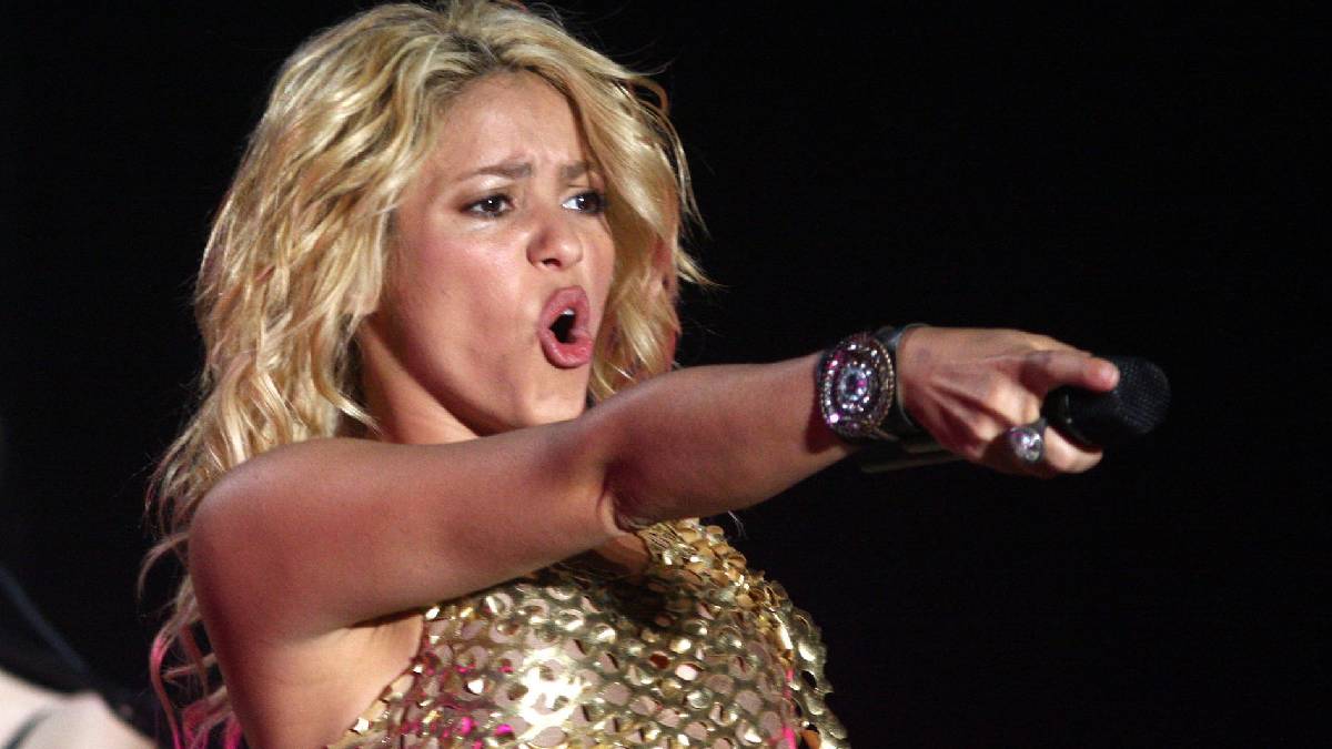 Hombre canta como Shakira; se vuelve viral y lo nombran "Shakiro"