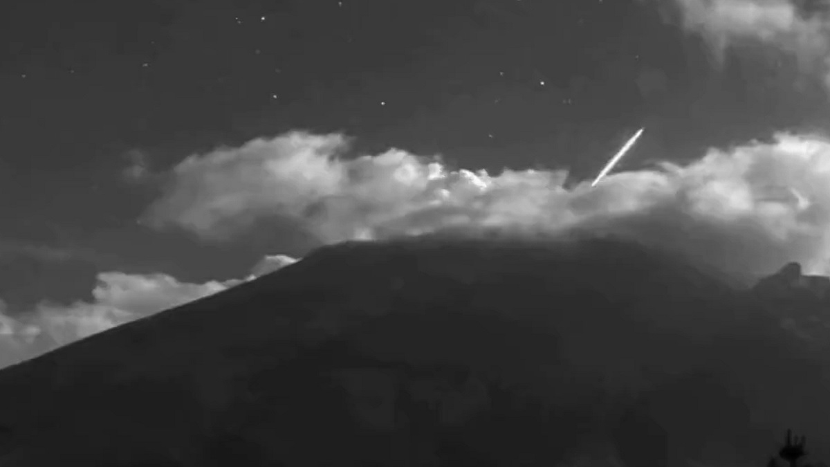 supuesto-ovni-entra-al-volcan-popocatepetl-video